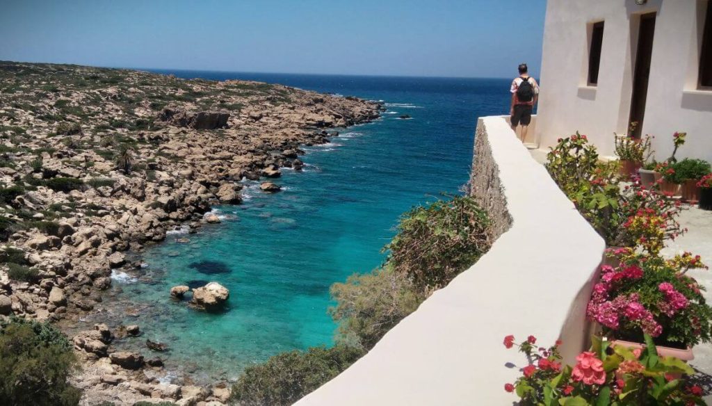 Monastero di Chrisoskalitissa affacciato sul mare blu di Creta