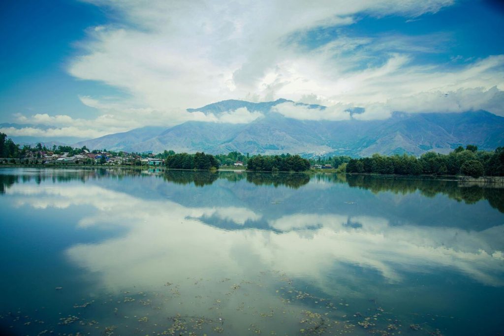 Paesaggio del Kashmir, India, culla delle origini dello yoga
