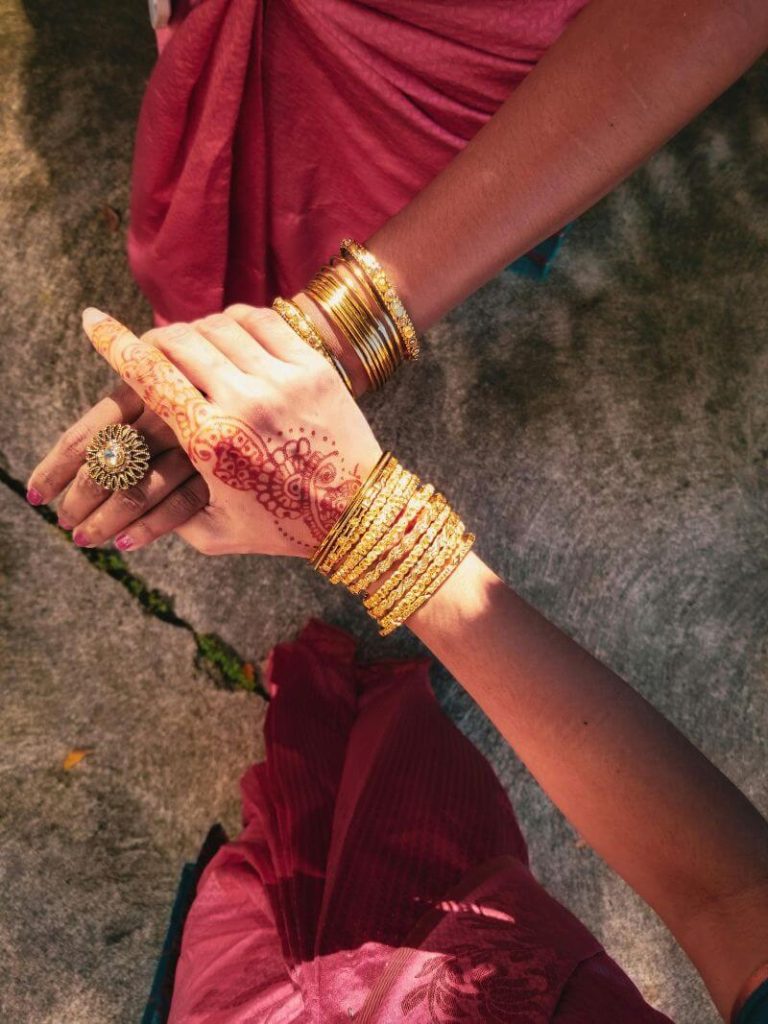 mano henna bracciali danza del ventre