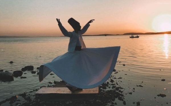 derviscio rotante tramonto mare sama Rumi