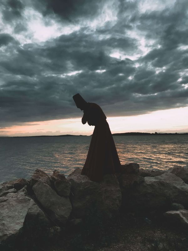 silhouette derviscio dolore contemplazione Rumi