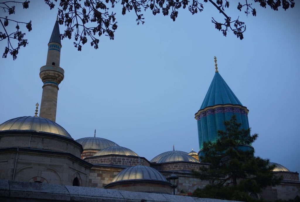vista serale del Museo Mevlana a Konya, Rumi